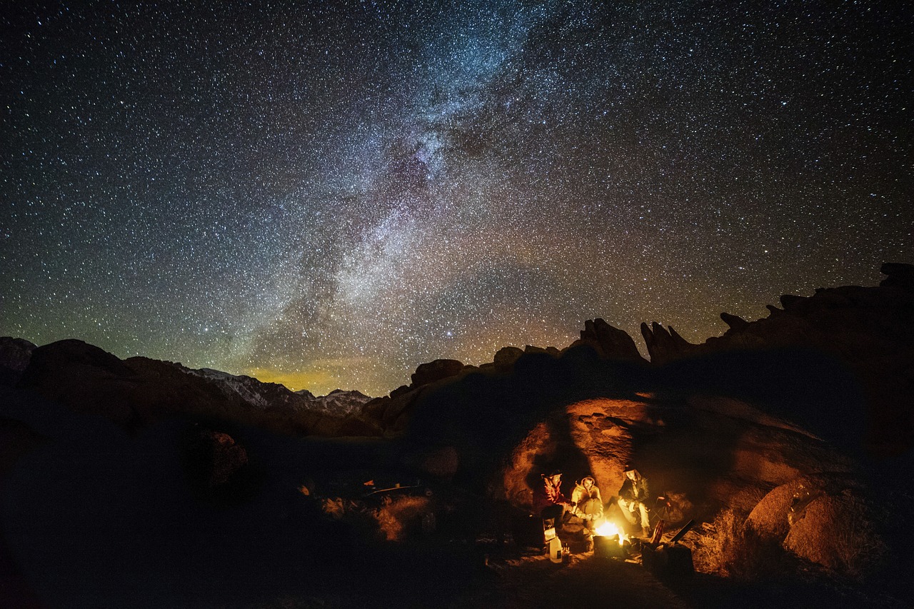 华山夜爬探秘，夜间壮丽美景之旅